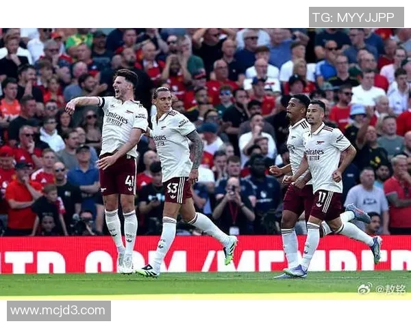 2002年阿森纳与曼联经典对决回顾:足球盛宴中的战术较量与传奇瞬间 2002年阿森纳与曼联经典对决回顾:足球盛宴中的战术较量与传奇瞬间