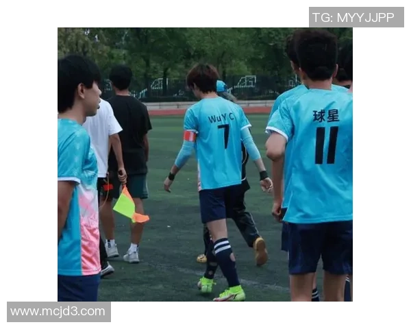 大学生挑战皇马足球队的激情对决与青春梦想的碰撞