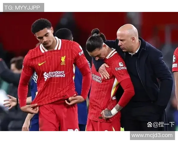 欧联杯决赛曼联对阵强敌全力以赴争夺荣耀之战